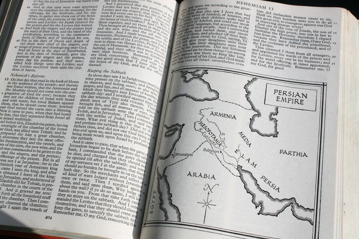 Vintage 1956 THE BIBLE AUTHORIZED Version, Rare Illustrated Bible, Fourth Impression Hard Cover, British & Foreign Bible Society, London