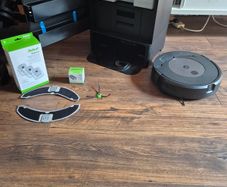 iRobot Roomba Combo j9+ | Self-Emptying Vacuum & Mop | Excellent Condition