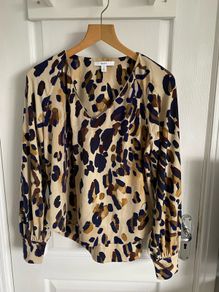 NWOT NEXT ladies v neck top size m