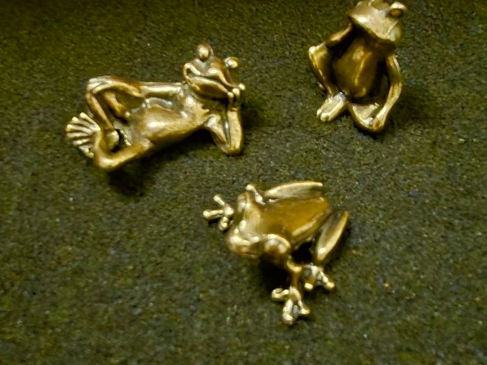 3 brass frogs.