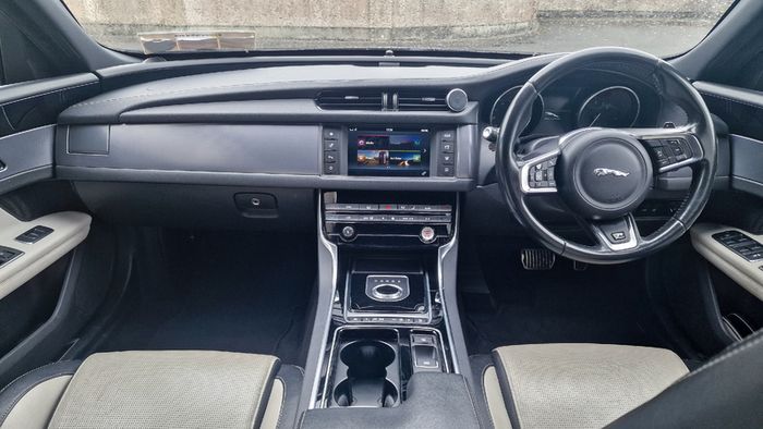 2016 Jaguar Xf | New Timing Chains & Service! | Excellent Condition | Full Leather | R-sport Prestige Luxury Trim
