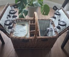 Wicker picnic basket