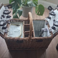 Wicker picnic basket