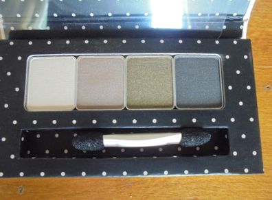 Boxed No 7 Eye Shadow Set for Sale