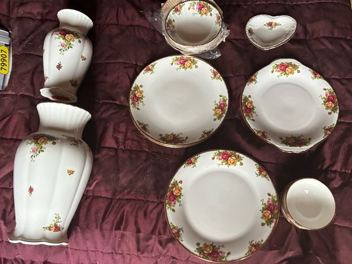 OLD Country Rose - Royal Albert - various
