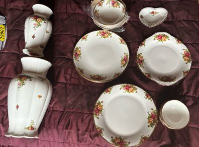 OLD Country Rose - Royal Albert - various