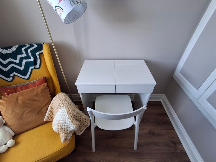 Dressing table
