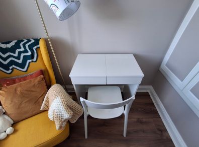 Dressing table