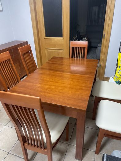 Kitchen dinning table and 6 chairs