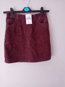 girls skirt. New  with tags..size 9/10