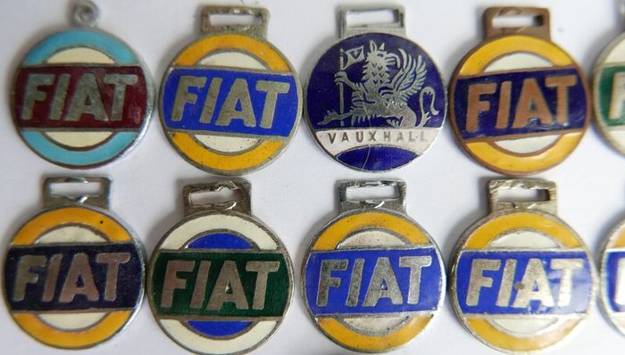 Vintage Collection FIAT Pins badges