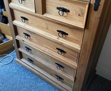 Chest of drawers
