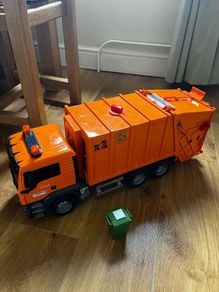 Bruder MAN recycling garbage truck