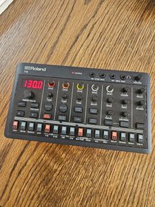 Roland Aira Compact T-8