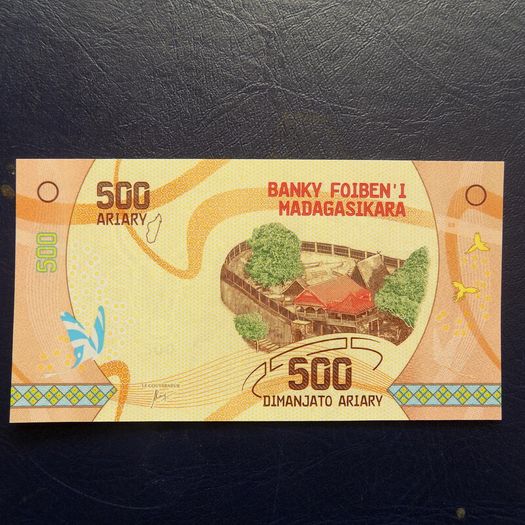 Madagascar 2017.500 Ariary.Uncirculated Banknote.
