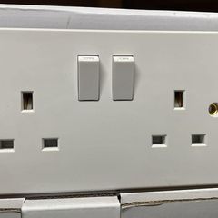 Twin Switched White Socket 13A