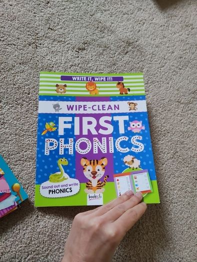 early reader books bundle of 5 books level 1 & 2 plus Write and Wipe  phonics book