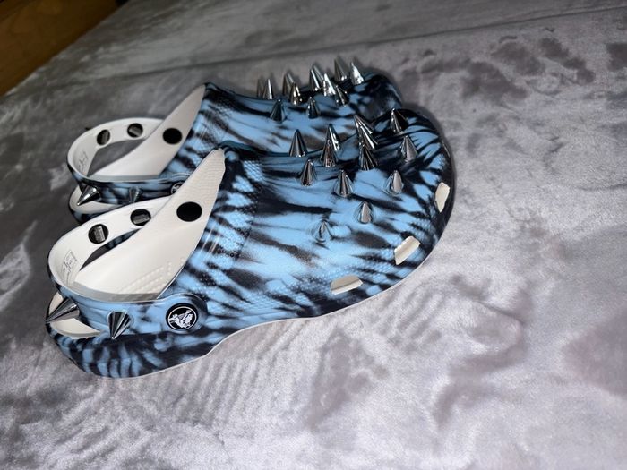 Crocs Rebel Rebel clogs Size Uk 6 Blue & black tie-dye with signature silver spike detailing