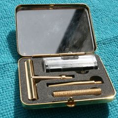 Vintage Travel Shaving Set From The 1950's In The Original Box And In Fine Condition Size:5 X 6.5cm