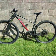 TREK MARLIN 5 mountain bike excellent condition