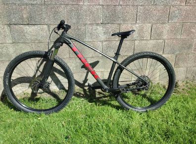 TREK MARLIN 5 mountain bike