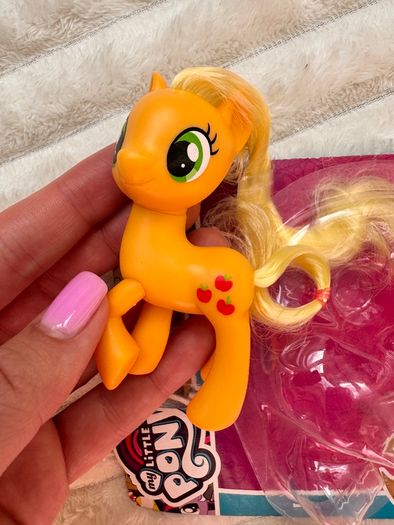 Hasbro My Little Pony Friends Applejack B8924 C1139 figure Only Please see photos
