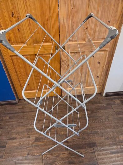 Clothes drying rack