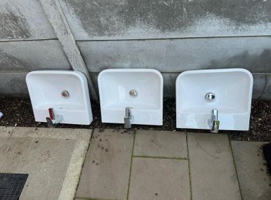 Read Description Ideal Standard Bathroom Suite + Radiators | New Build Removal