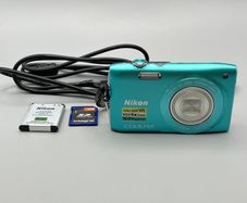 Nikon Coolpix S3300 16MP Digital Camera Teal - Full Kit