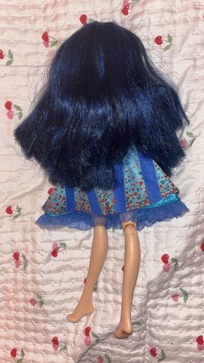 Descendants Neon Lights Ball Evie