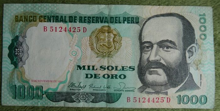 Variety of 10 Different Foreign Banknotes most of Peru