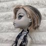 Mattel Monster High Skull Shores 2008 Black and White Frankie Stein Glue Hair Legs a bit loose (between body and legs) Used Please see photos Image 5