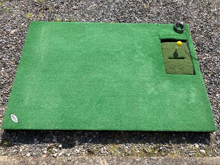 Optishot 2 Golf Simulator with turf upgrade & matt