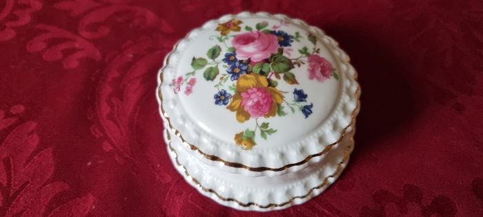 Crown Fine Bone China Gold Gilt Floral Spray Jewelry Trinket Box / Dish With Lid Made In England