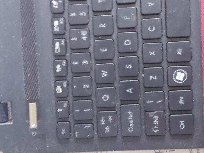 Packard Bell 15.6 inch Laptop, Model mNo. P5WS0, Intel Core i3-2310M CPU, 2.1GHz, 6GB Ram, 500GB Ram, Windows 10, Microsoft Edge, Chrome and VLC
