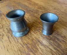 Pub spirit measures 1/4 1/2 gill.