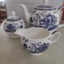 The Maureen O'Hara Willow Bone China Collection for Newbridge Silverware willow pattern tea set as new. Image 4