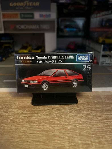 Tomica Premium Toyota AE86 twin cam