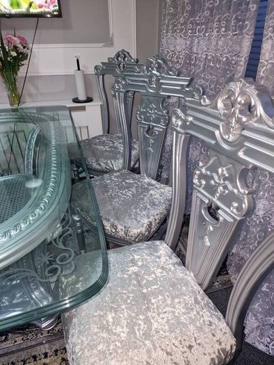 table& chairs