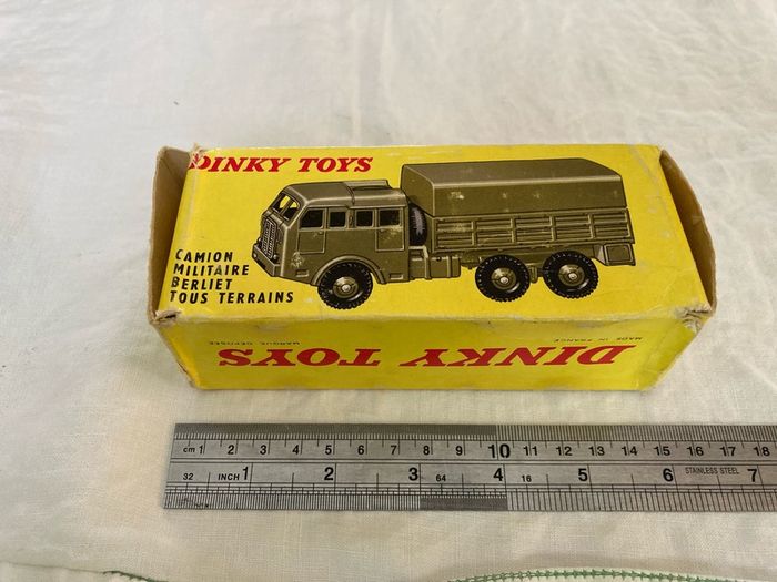 Dinky 818. Camion Militaire Berliet tous terrains. Meccano French manufactured. In box. Excellent condition.