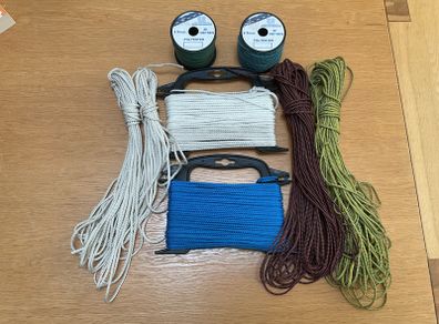 Selection of braids for mousing out halyards and/or as flag halyards