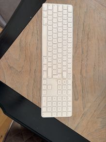 Apple magic keyboard Touch ID A2520