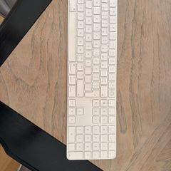 Apple magic keyboard Touch ID A2520