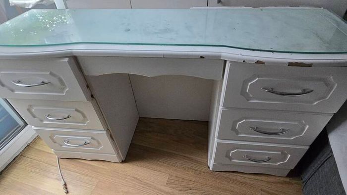 desk/dresser