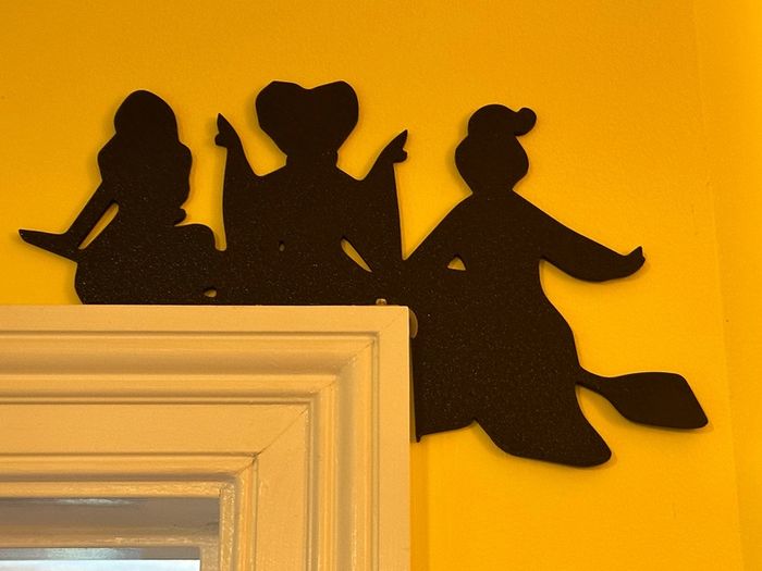 Hocus pocus door corner