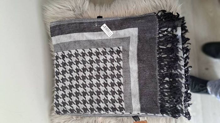 Pashmina style scarves x3