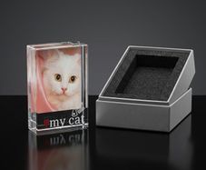 Solid glass frame for picture