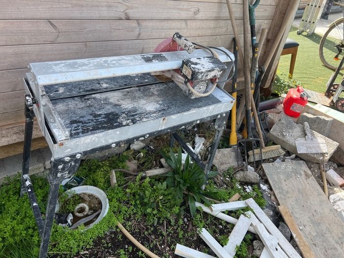 Tile cutter machine