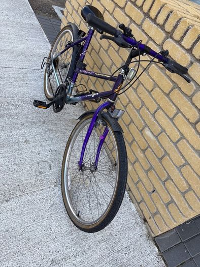 Raleigh Ladies Hybrid Bike - Purple - 18/21 Speed - Great for City / Canal