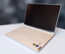Lenovo Legion 7i Gen 9 16in in Glacier White